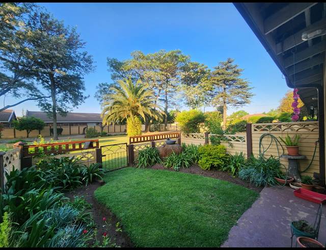 2 BEDROOM TOWNHOUSE FOR SALE IN THREE RIVERS